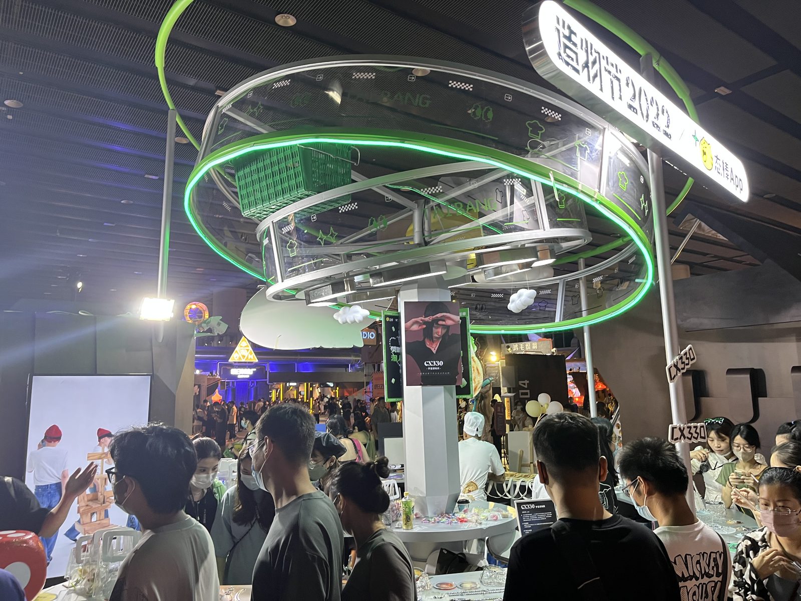 Taobao Zaowu Maker Festival crowded booth