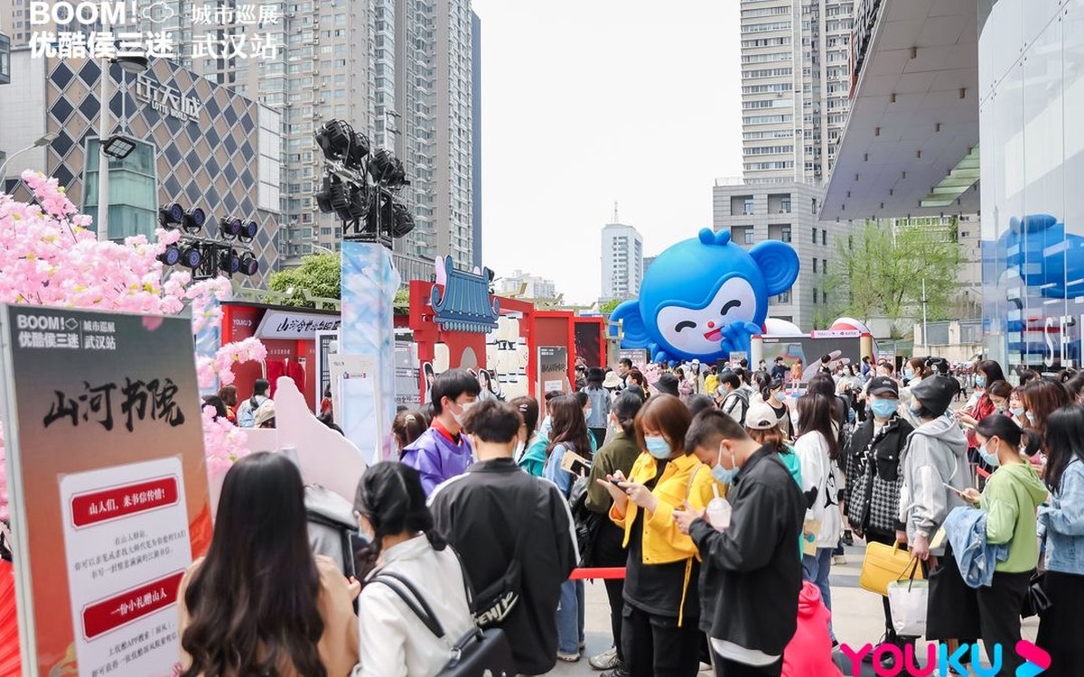 侯三迷城市巡展武汉站现场人群